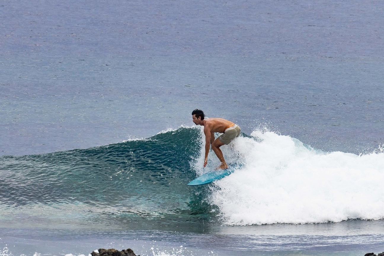 Surfer demonstrating the effect of proper fin toe angle during a turn